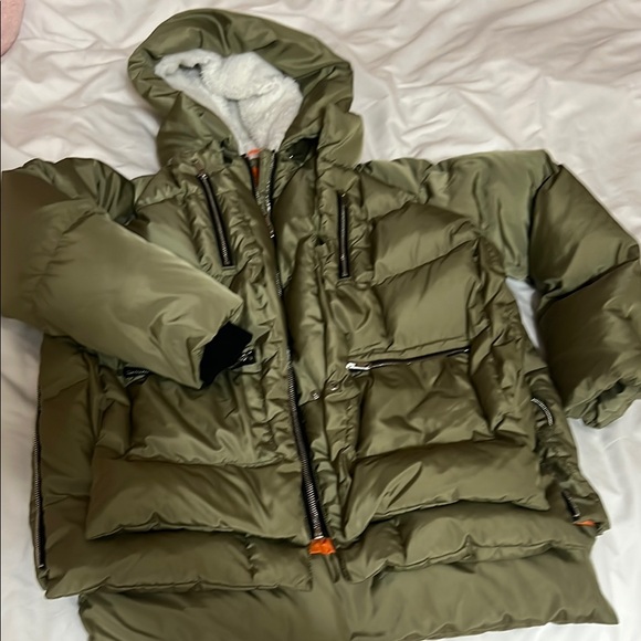 Orolay Olive Green Puffer Jacket with Hood excellent condition worn 1/2 a season - Picture 7 of 7